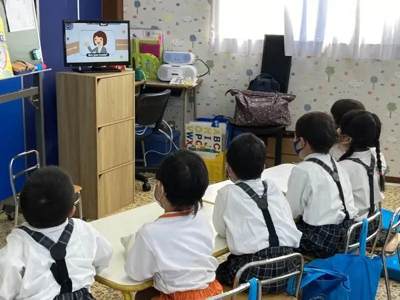 ビデオ教材を使って楽しい英語の授業をしていただきます♪