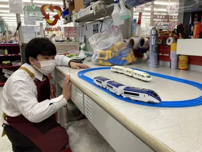 懐かしいおもちゃ等の買取・接客スタッフ