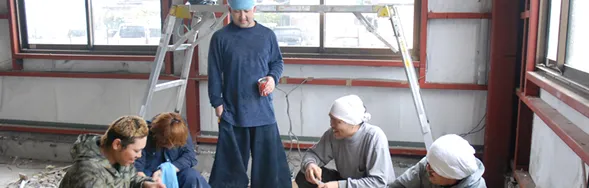 寮完備で安心 内装部分を解体する仕事