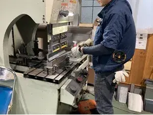 30代活躍中／ベンダー加⼯オペレーター／年休120⽇以上