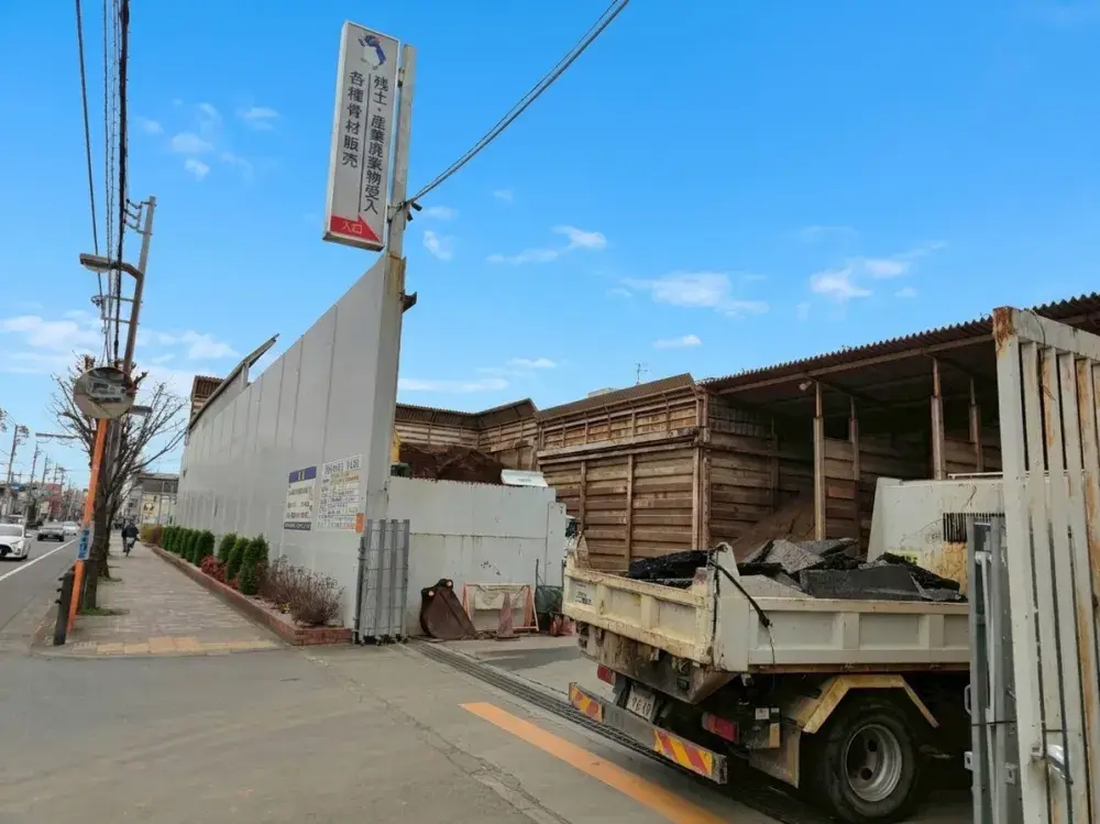 とっても広い資材置き場もありまるで会社全体が街！