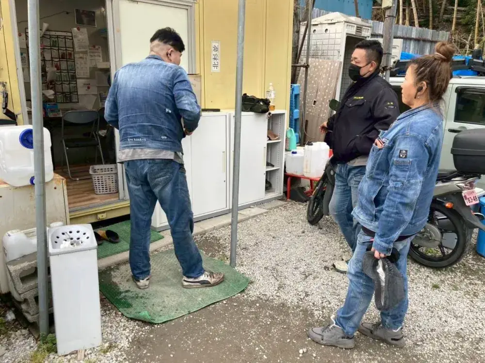 AT限定で月32.2万～｜未経験OKなのにちゃんと稼げる3tドライバー│早朝だから通勤・勤務楽々