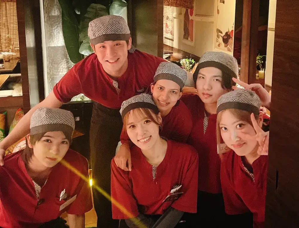 【オープニング】髪色,ネイル自由｜シフトの融通◎｜今が一番おもしろい！飲食店ホール