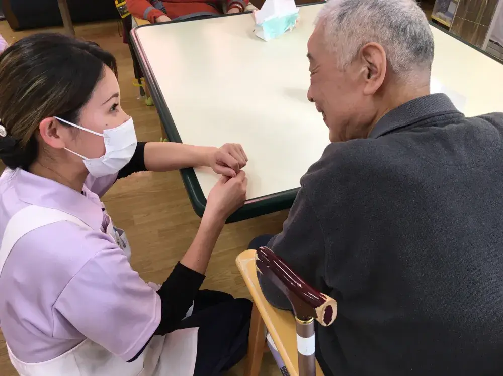 【定員10名の小規模施設】“バタバタしない介護”をしたい方へ｜希望シフトの相談OK｜正社員