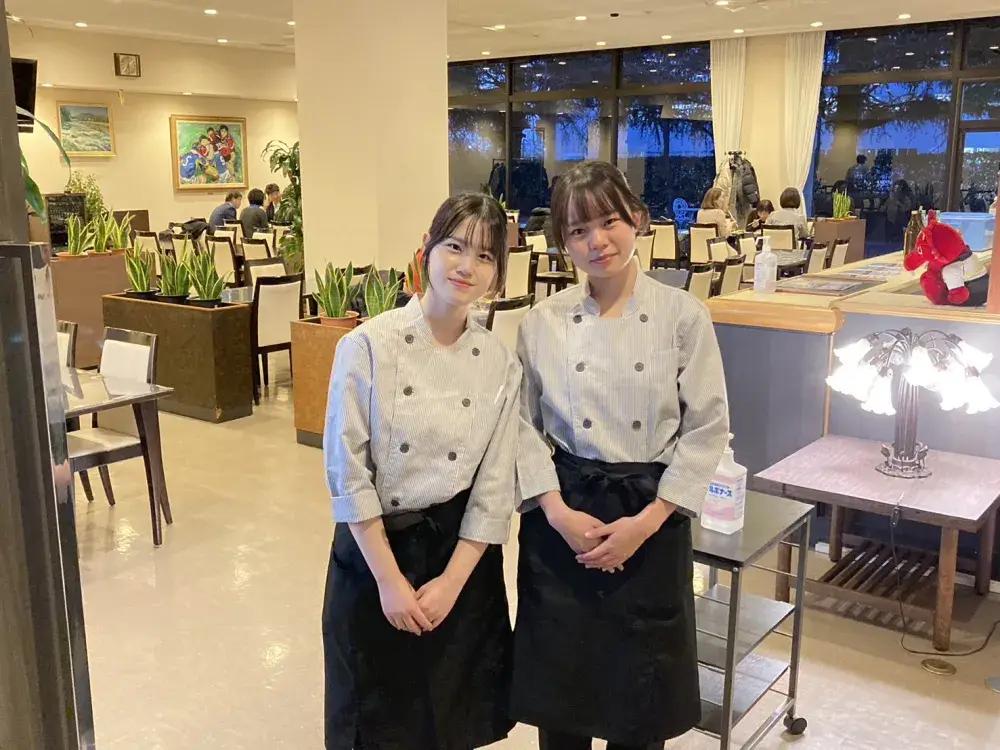 ホールスタッフ｜シフトの融通◎学校終わりに♪Wワークや,夕方から働きたい方,大歓迎☆DiningBar