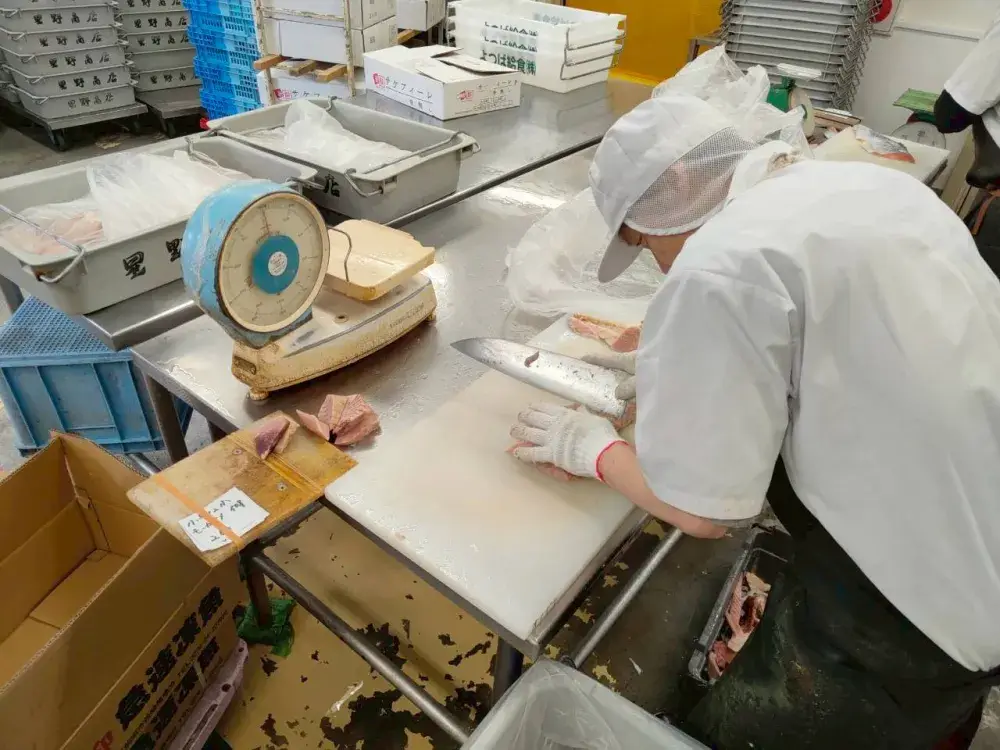 【9時～12時】食品工場の洗い場スタッフ│食器洗い感覚でOK│シニア・主婦活躍中