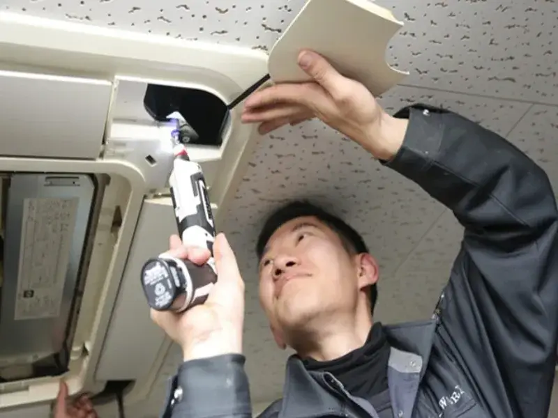 完全週休2日制｜未経験から技術職へ｜年収600万円も可能｜エアコン設置など電気工事スタッフ｜正社員
