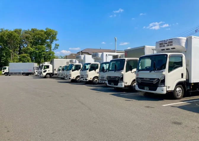 【月給34万円以上】夜勤専属の4tドライバー｜カゴ車使用｜賞与年2回