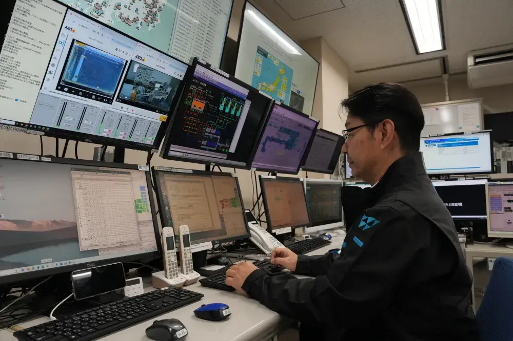 地元の“水”を守る。｜水処理施設の設備チェック・監視スタッフ｜定時退社が好評｜年休130日